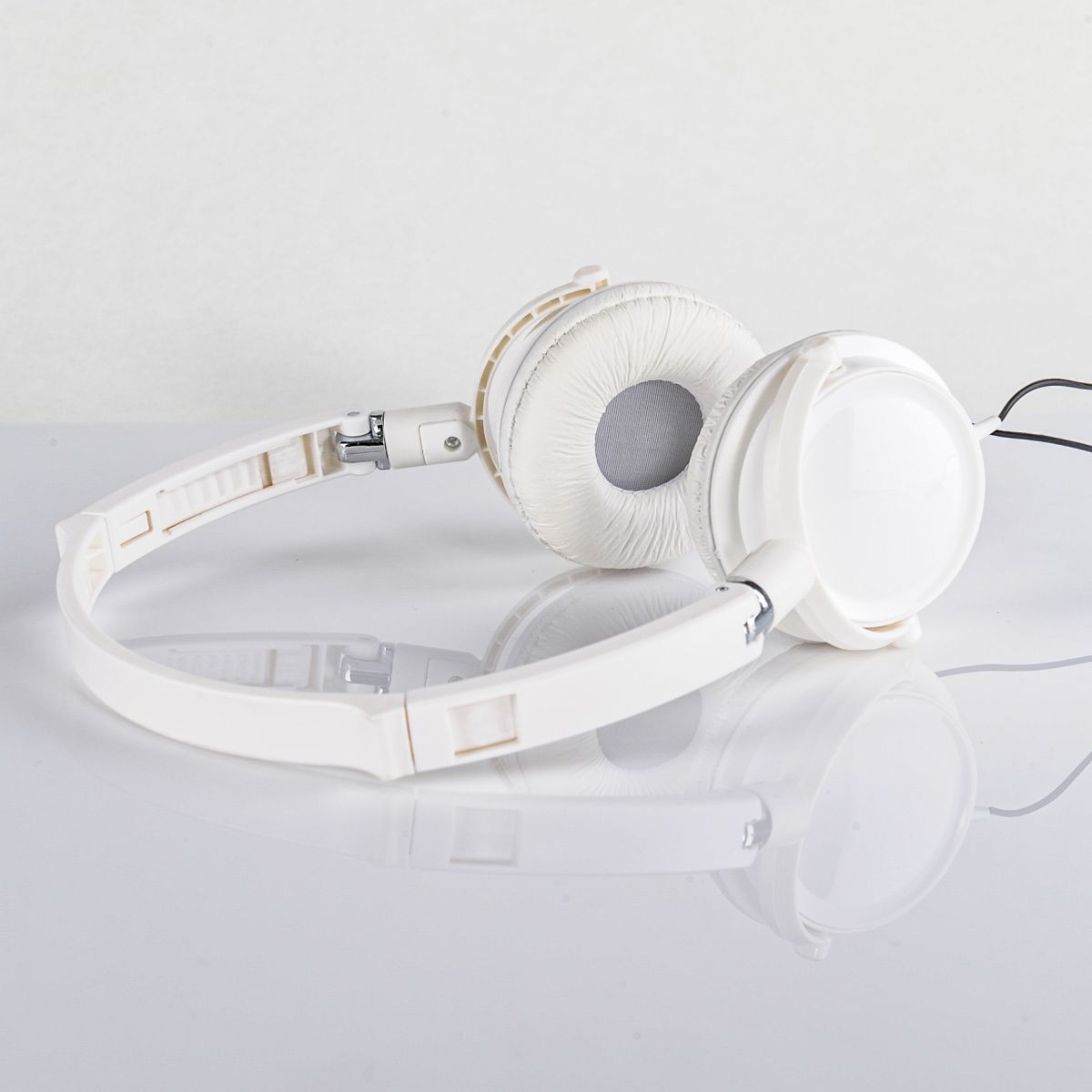 Aurora Wireless Headphones thumbnail 5