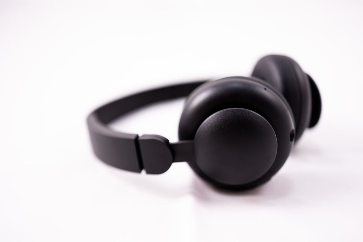 Aurora Wireless Headphones thumbnail 3