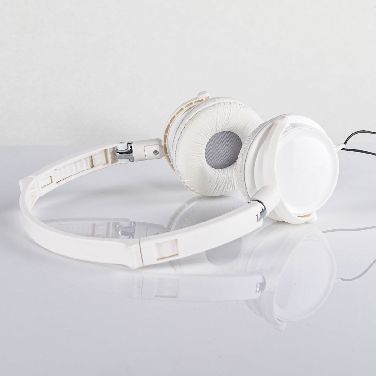 Aurora Wireless Headphones thumbnail 5